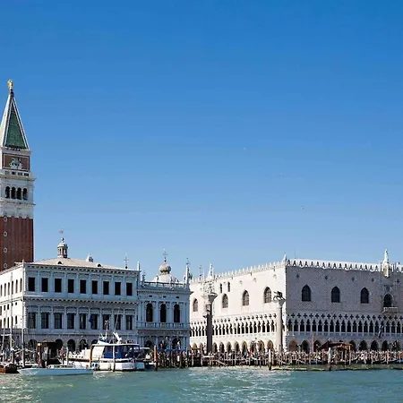 G4 Steps From St Mark's Authentic Venetian